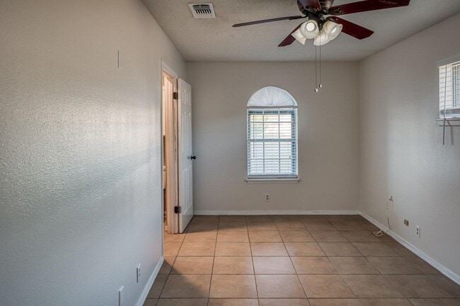 Building Photo - 117 Philemon Dr