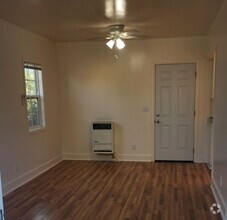 Building Photo - One-bedroom, one-bathroom apartment in Alt...