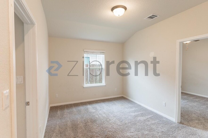 Building Photo - Unit