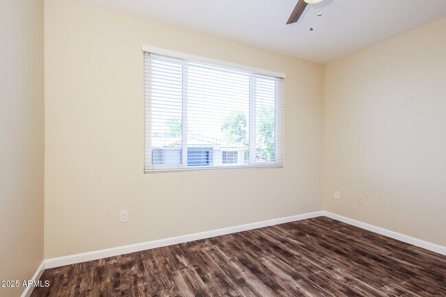 Building Photo - 5401 E Van Buren St