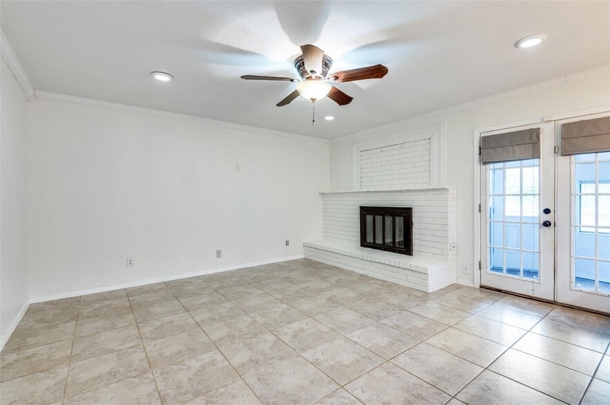 Building Photo - 2201 Cottonwood Ln