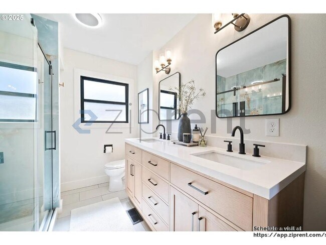 Building Photo - 7640 SW Whitford Dr