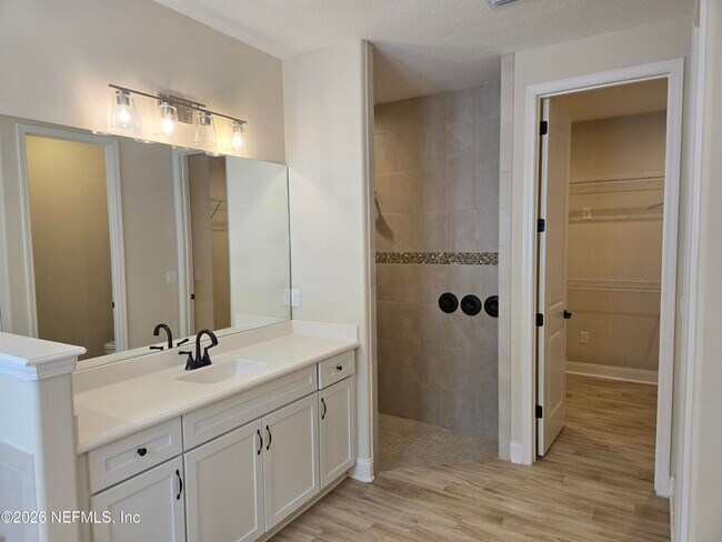 Building Photo - 835 Silver Pine Dr