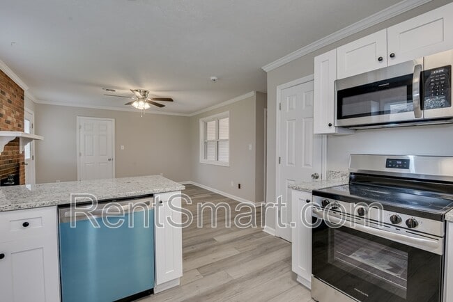 Building Photo - 250 Almon Ct