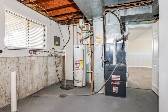 Building Photo - 1253 Advance Dr