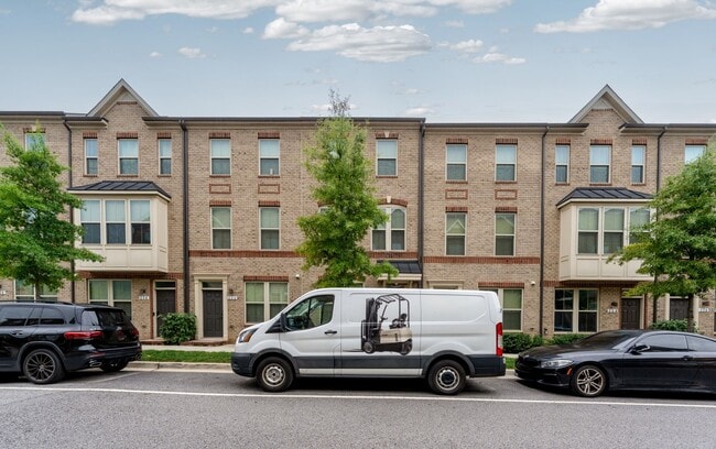 Building Photo - 232 S Newkirk St