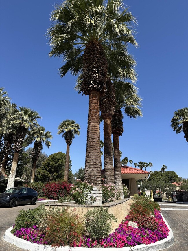 Building Photo - 2820 N Arcadia Ct