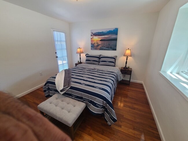Building Photo - Charming 2 Bed 1 bath "fully furnished mon...