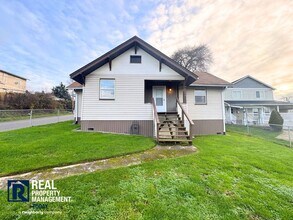 Building Photo - Charming 2 Bedroom with Bonus Loft!