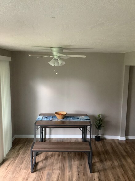 Building Photo - 2863 Applewood Ln