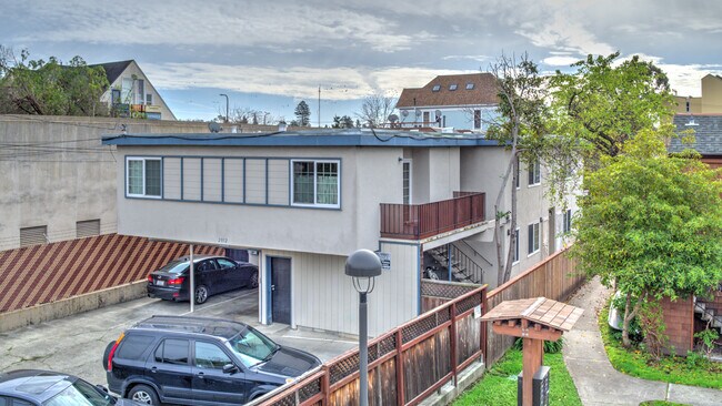 Front of complex - 2012 Stuart St