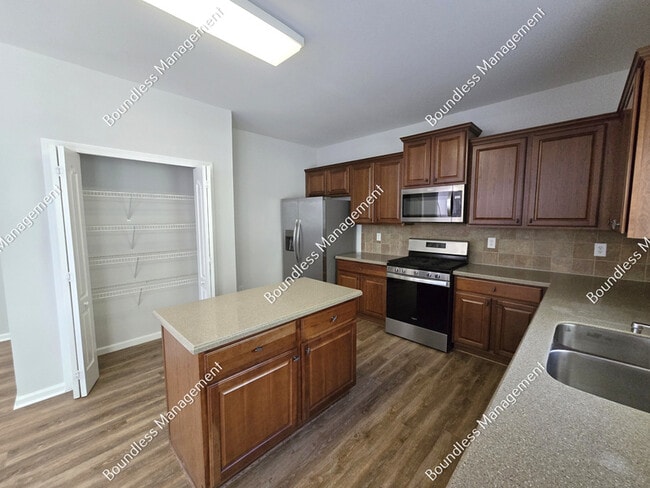 Building Photo - 452 Oakbridge Dr
