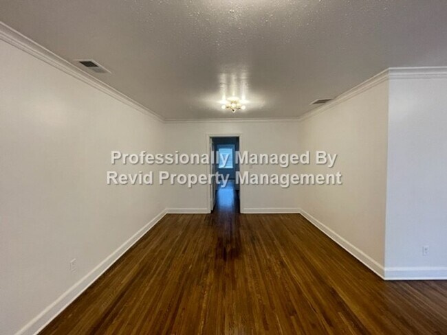 Building Photo - Beautiful 2 Bed 1 Bath near U of M!