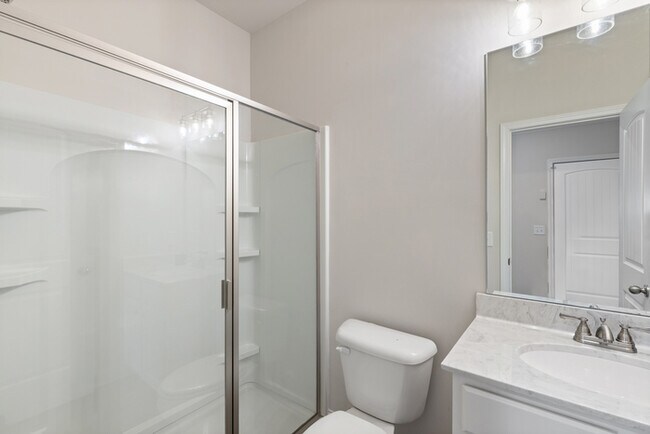 Building Photo - House Beds - 5 Baths - 4