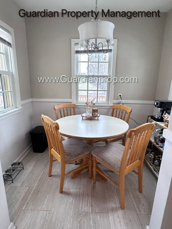 Building Photo - South Minneapolis Single Family Home, Garage, Fenced In Yard, Excellent Condition