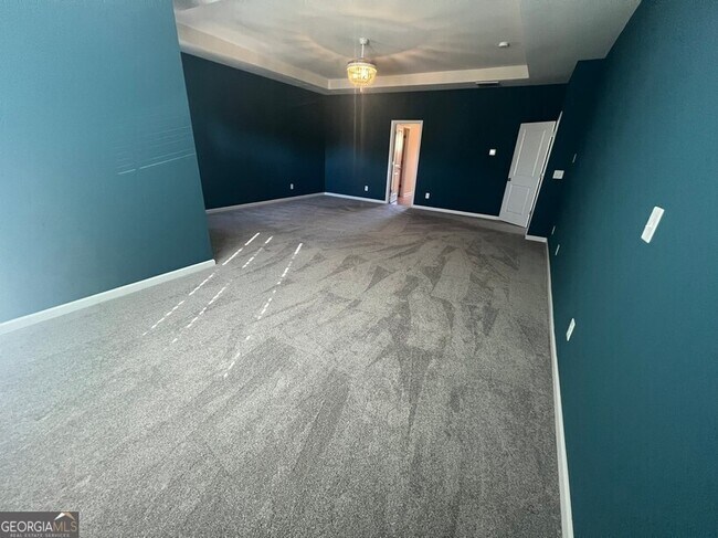 Building Photo - 165 Craines View