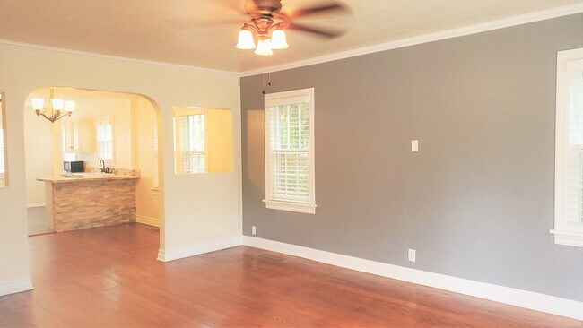 Building Photo - AMAZING 5 BED, 2 BATH MILLERS ADDITION NW OKC