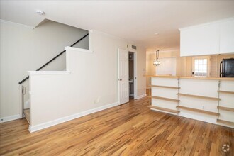 Building Photo - Bright & Stylish Townhome in Prime Atlanta...