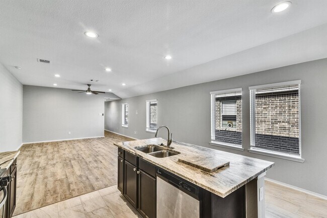 Building Photo - 16831 Silent Pines Ct