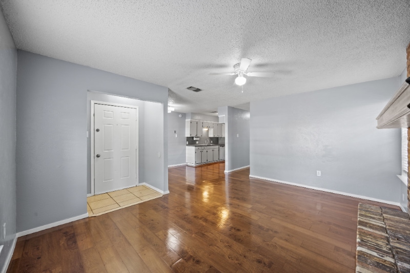 Building Photo - 2208 Viewtop Ln