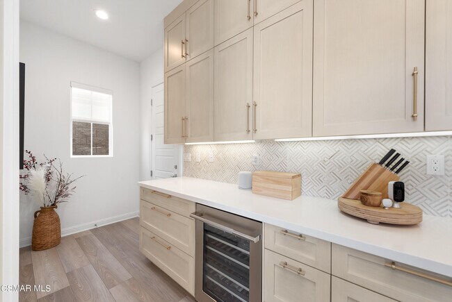 Building Photo - 20843 Acorn Cir
