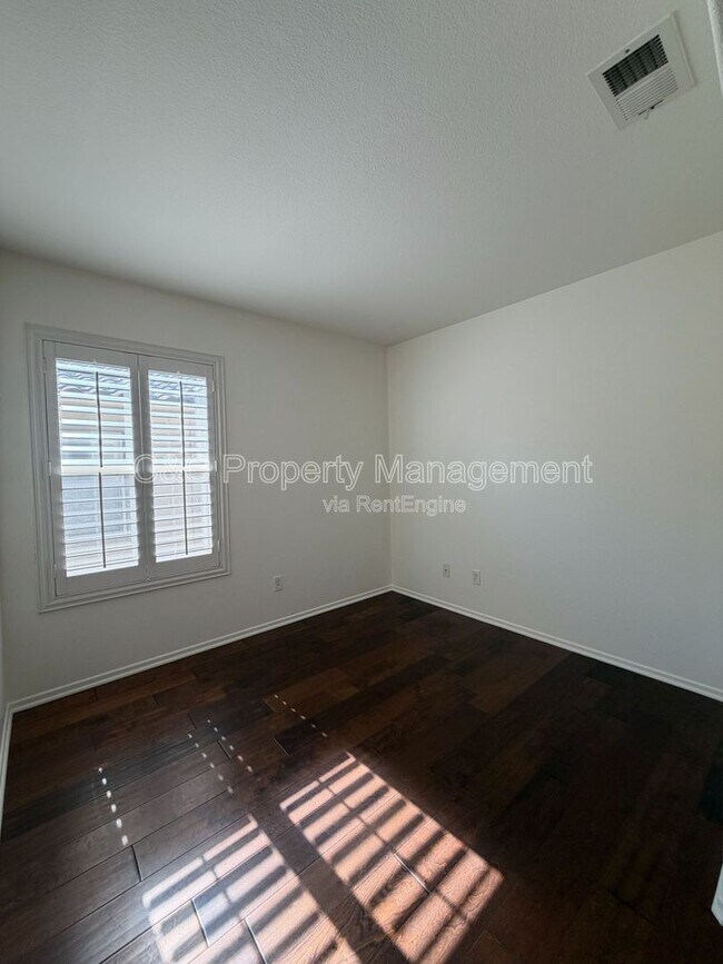 Building Photo - 1279 Gorge Run Wy