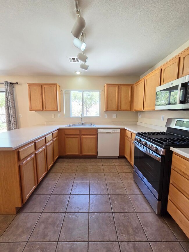 Building Photo - 3 Bed + Loft | 2.5 Bath | 1,946 SF