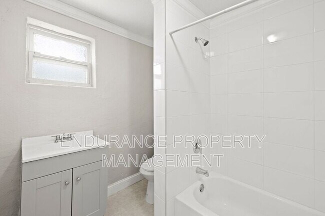 Building Photo - 1125 W 28th St