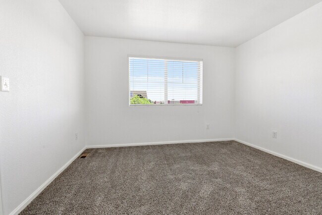 Building Photo - $2,940.95 - 4 Bed, 3 Bath Home in Denver with Central A/C and Fenced in Yard!