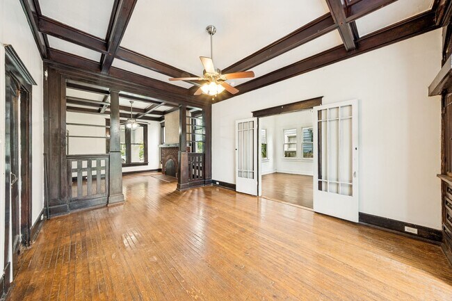 Building Photo - 514 E Park Ave