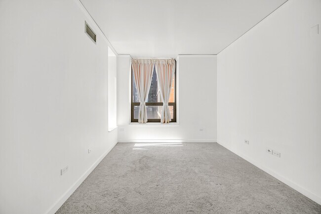 Building Photo - 420 E Waterside Dr