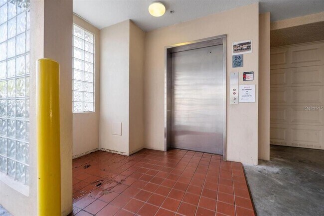 Building Photo - 1030 Bellasol Way