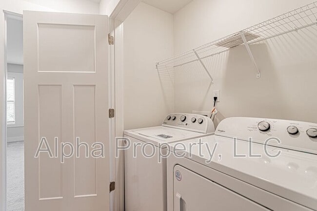 Building Photo - 32 Mardale Ln