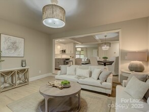 Building Photo - 2016 Wedgedale Dr