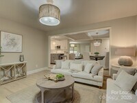 Building Photo - 2016 Wedgedale Dr