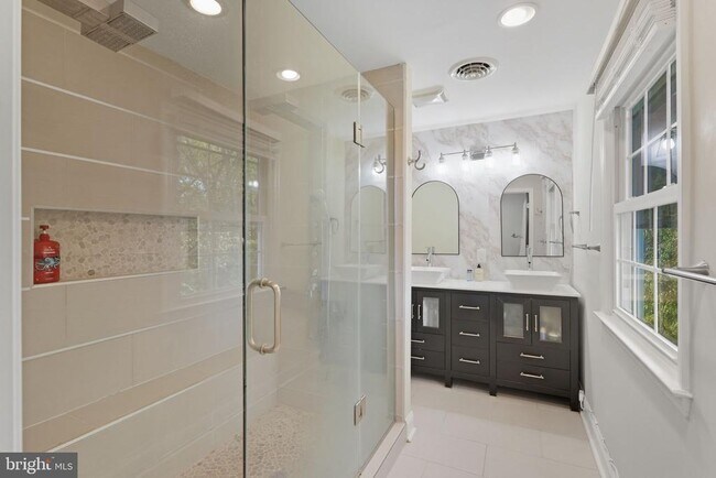 Building Photo - 5642 Jefferson Blvd