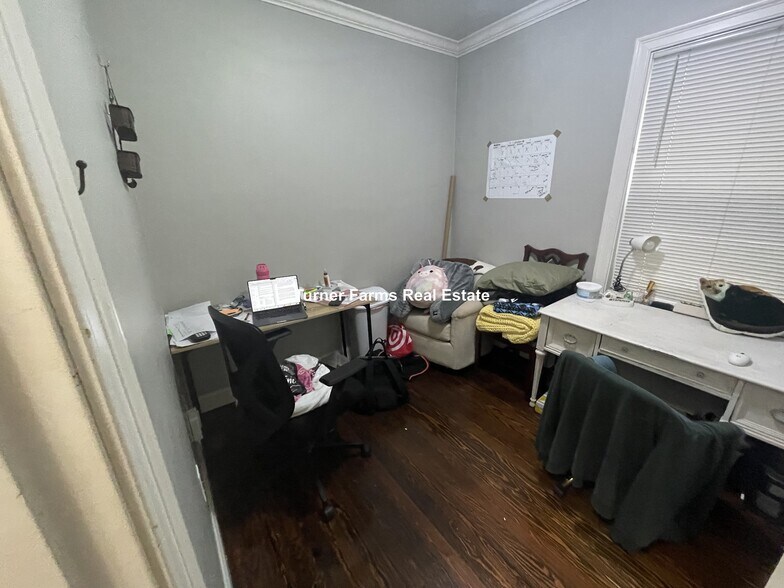 Building Photo - 47 Beech Glen St