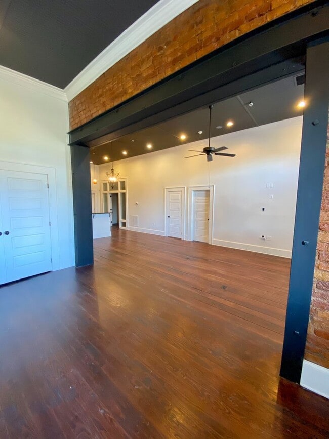 Building Photo - Beautiful 2BR/2BA Loft in Downtown Opelika
