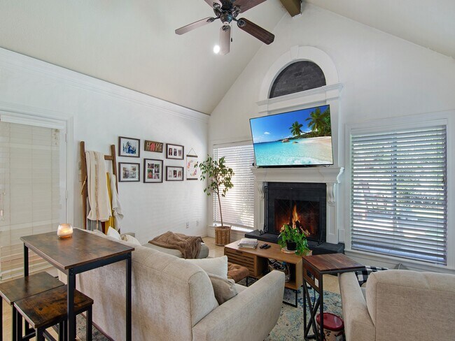 Building Photo - 25 Cokeberry St