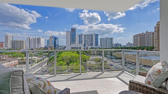 Building Photo - 301 QUAY Cmn