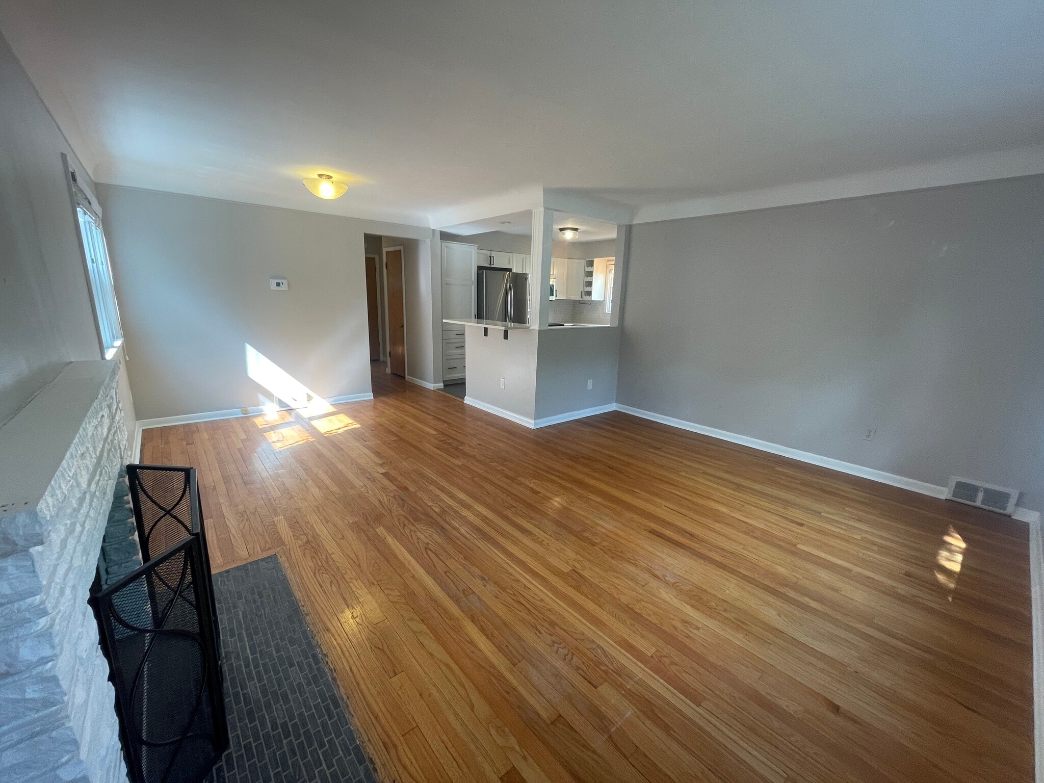 Building Photo - 406 Catalpa Dr