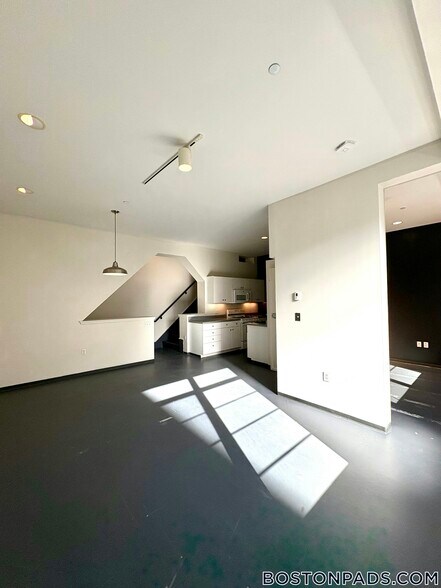 Building Photo - 160 E Berkeley St