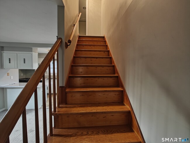 Building Photo - 18 Broadview Hts