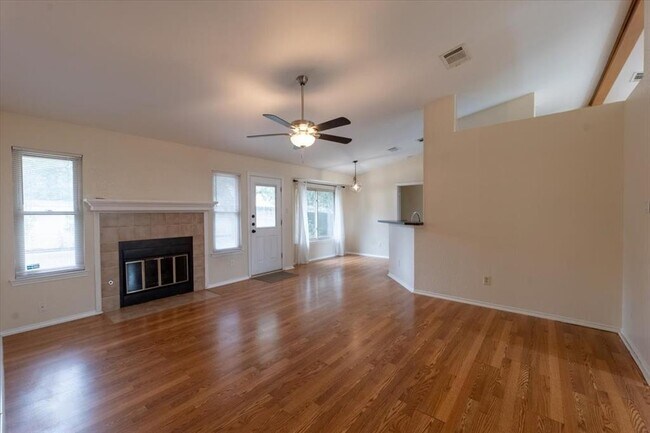 Building Photo - 3200 Red Bay Dr