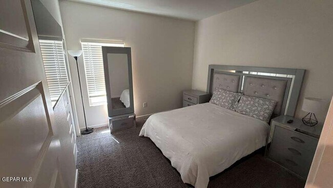 Building Photo - 476 Deserts Dr