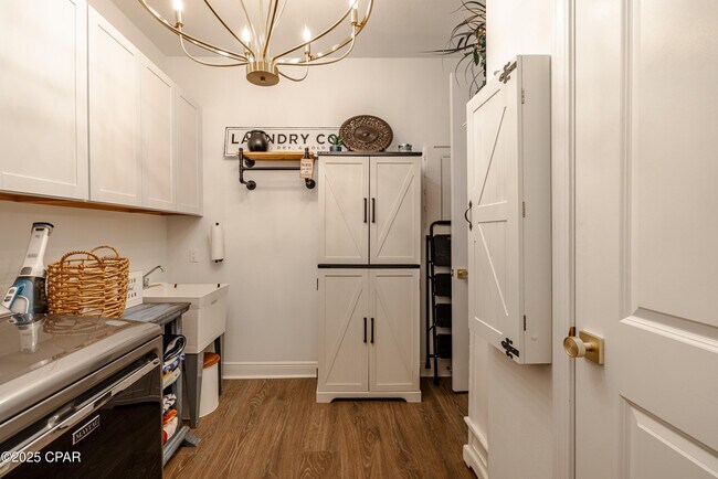 Building Photo - 8400 Dockside Pl