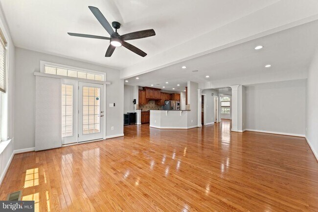 Building Photo - 42524 Rowderbury Square