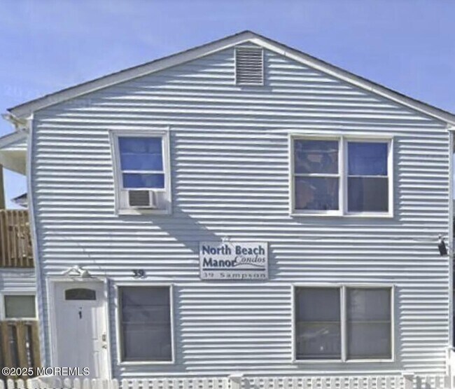 Primary Photo - 39 Sampson Ave