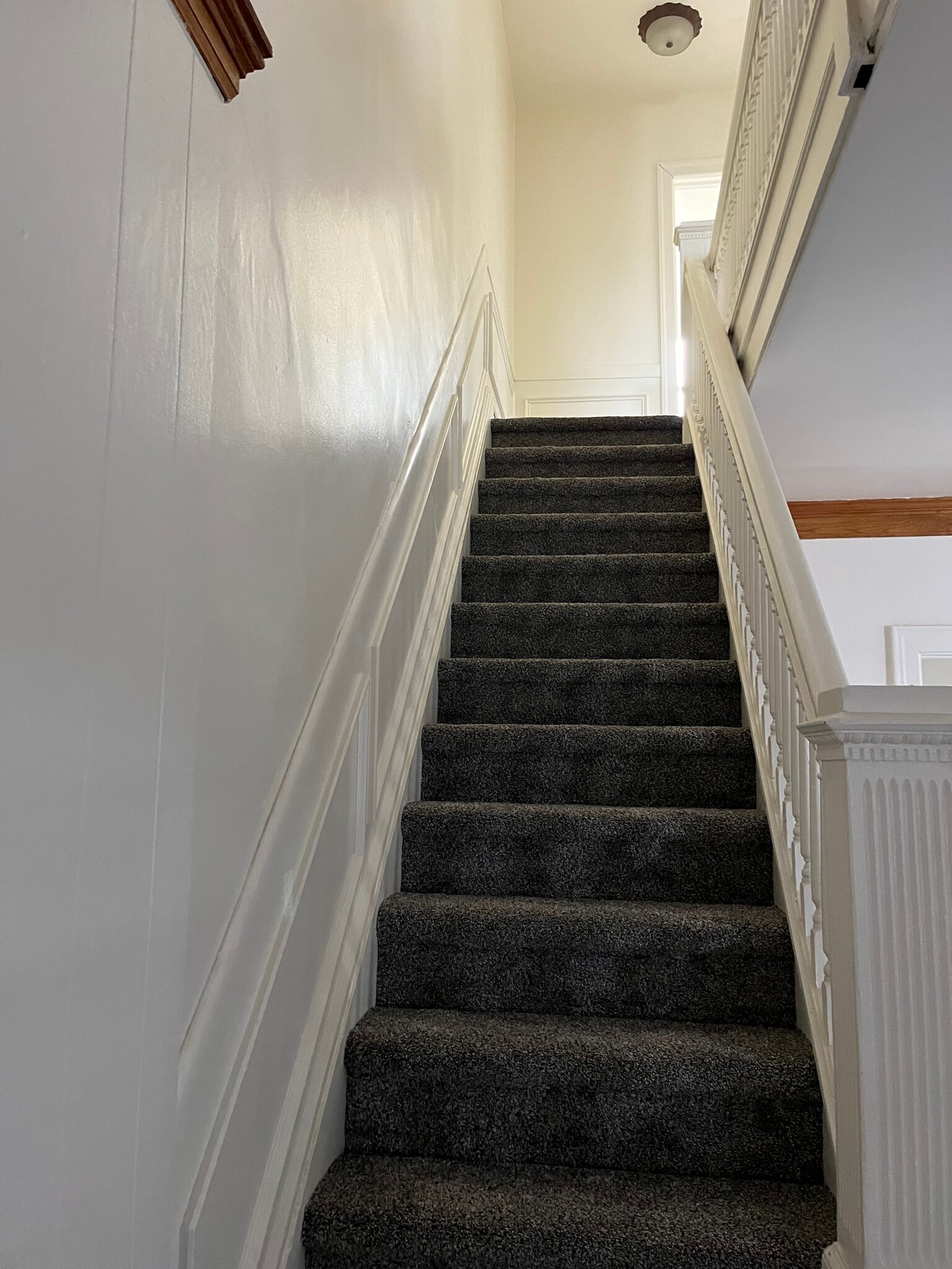 Building Photo - 122 E 4th St