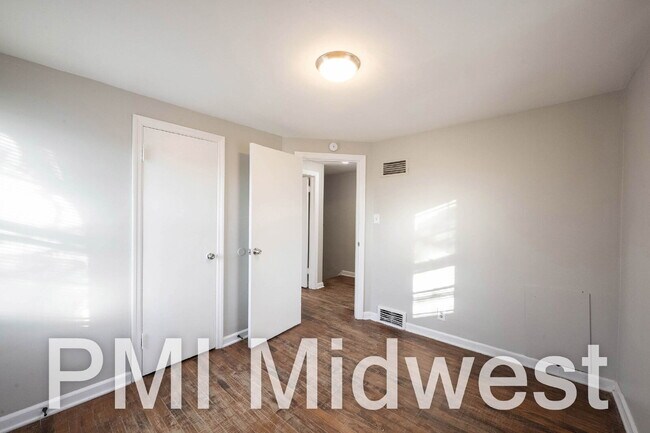 Building Photo - 1319 N Alton Ave